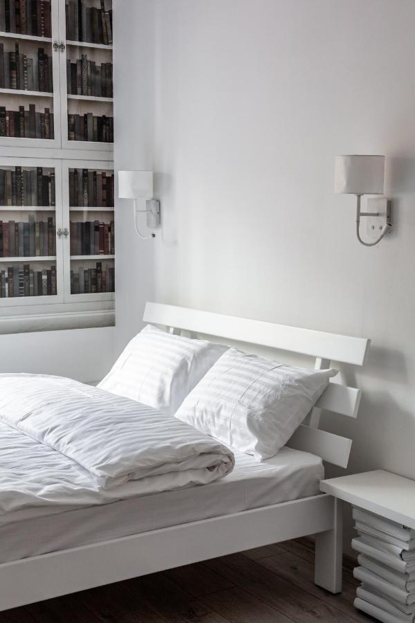 Bookinist Apartment Lviv Bagian luar foto