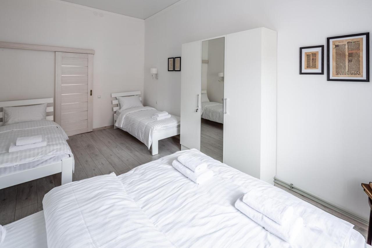 Bookinist Apartment Lviv Bagian luar foto